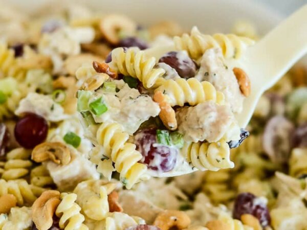 Pasta salat med kylling spyd